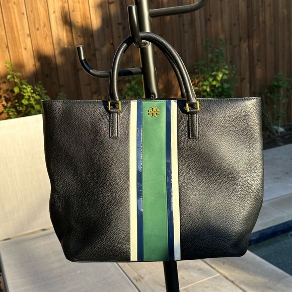 Tory Burch Handbags - Tori Burch leather tote with addition crossbody strap. Black.Excellent condition